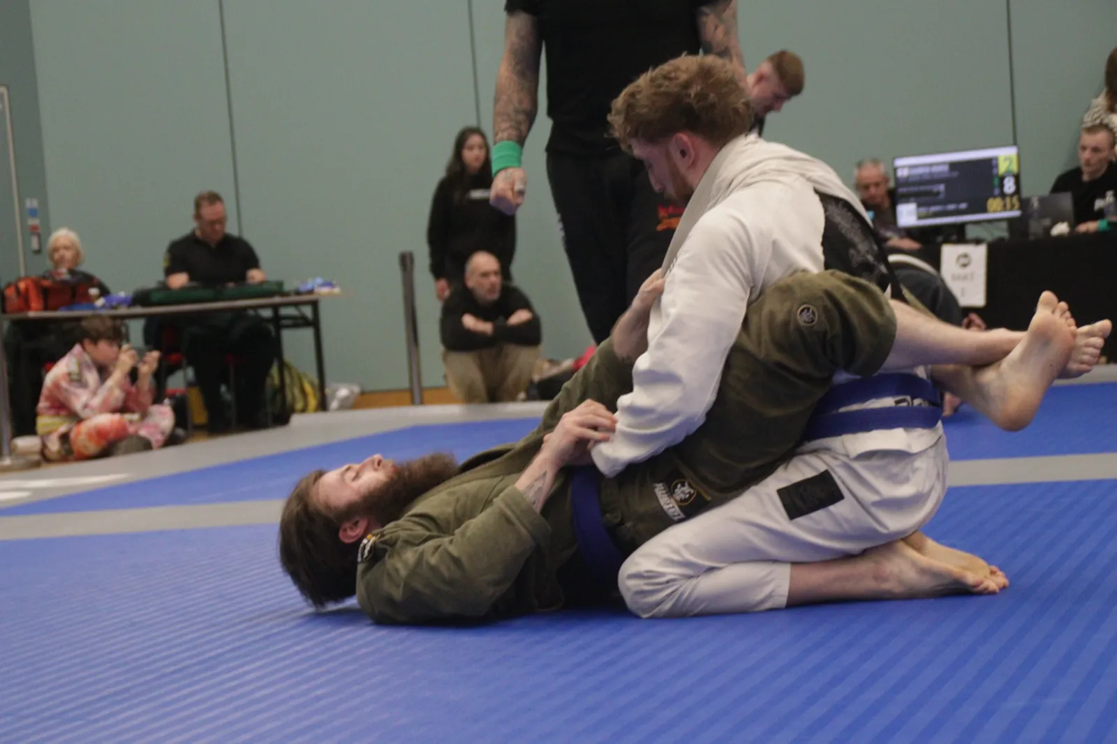 Oscar playing guard against an opponent at SW Grappling 3